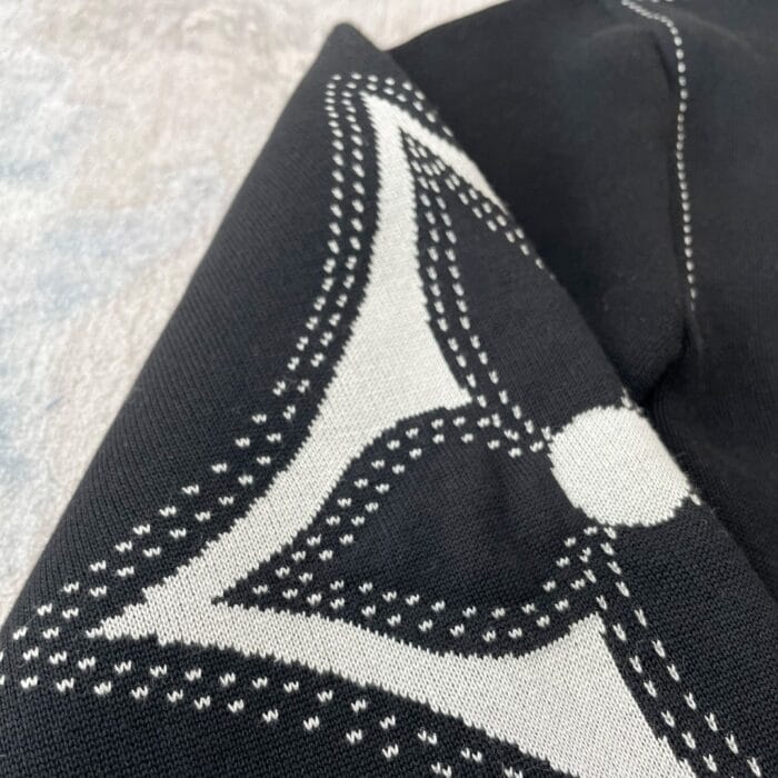 1V Louis Vuitton LV Intarsia Dotted Wool Jacket - Image 6